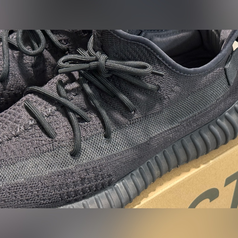 Yeezy Boost V2 - Black - 11.5